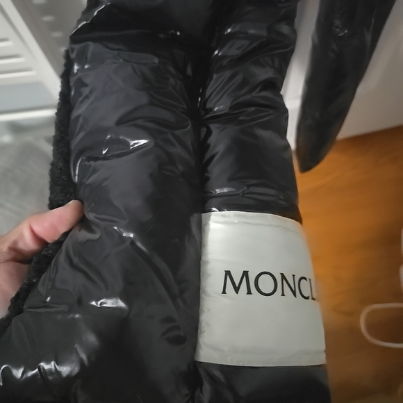 Moncler puffer scarf - Picture 4 of 6